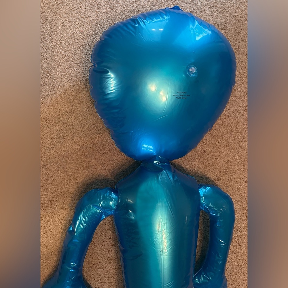 4.5 Ft Metallic Blue Inflatable Alien Toy Figure Blow Up Prop - 4.5 feet - Picture 6 of 11